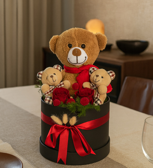 Siyah Kutuda Kırmızı Gül Craspedia ve Ayıcık