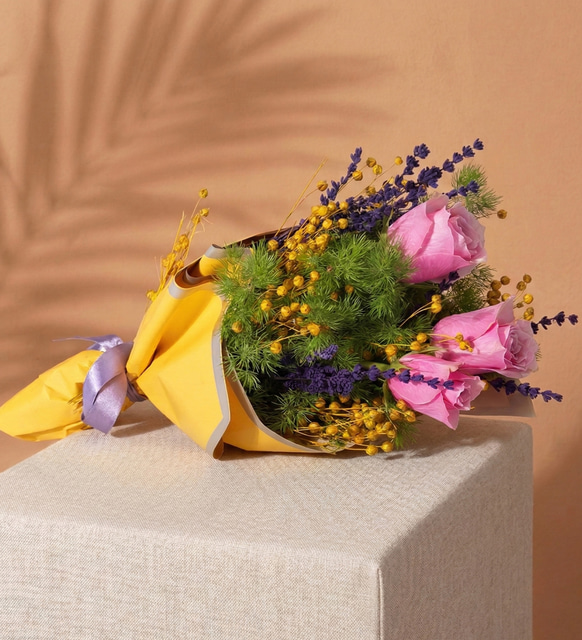 Sarı Bukette Lavanta, Sarı Luna ve 3 Pembe Gül